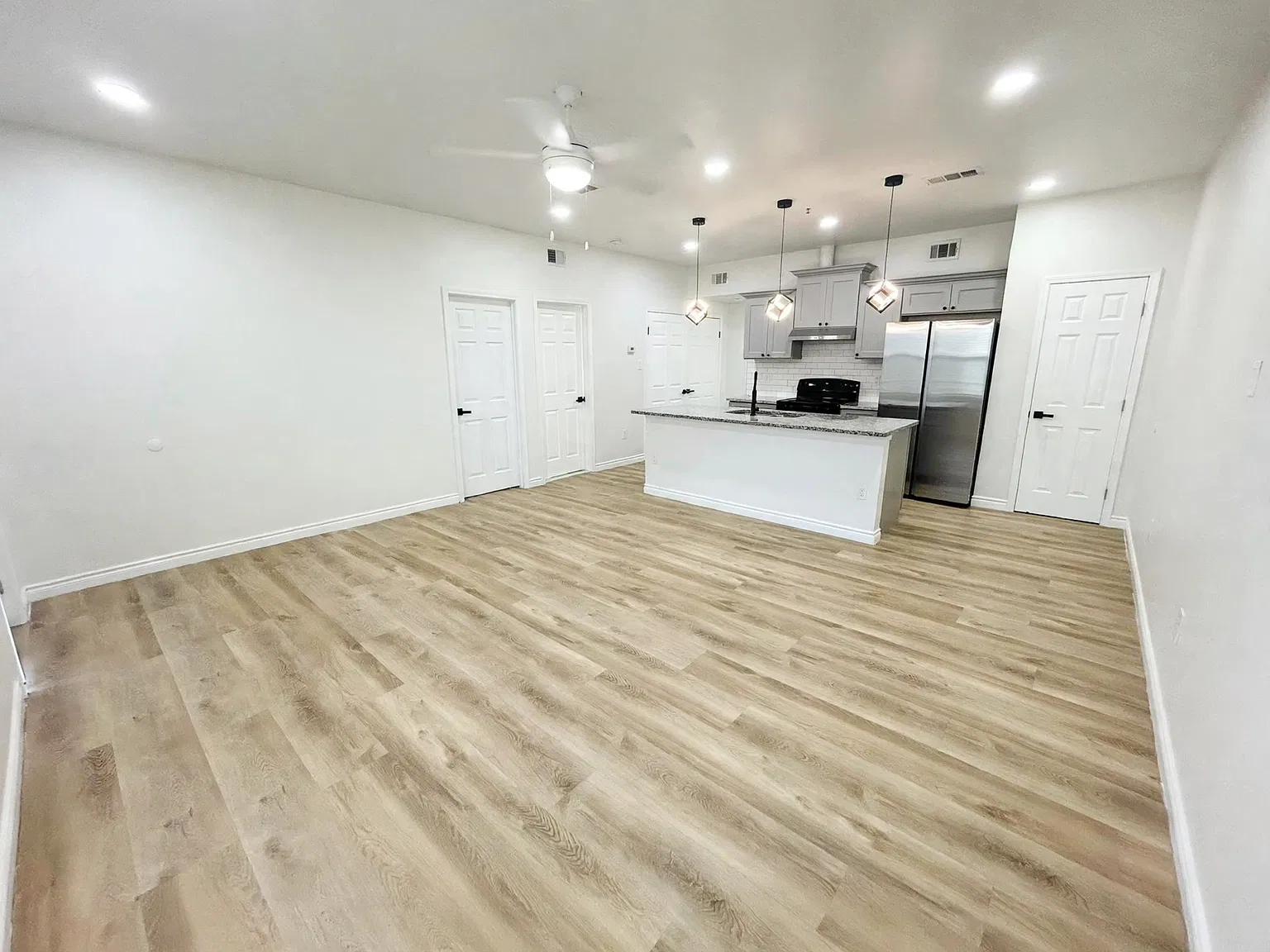 3 bed, 1250 sqft, $1,800 — Photo 3