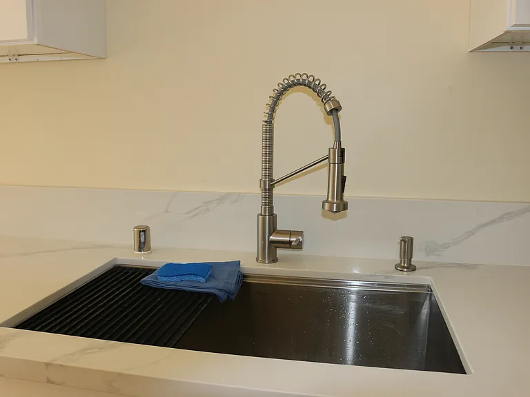 5692 Linfield Ave — Photo 9