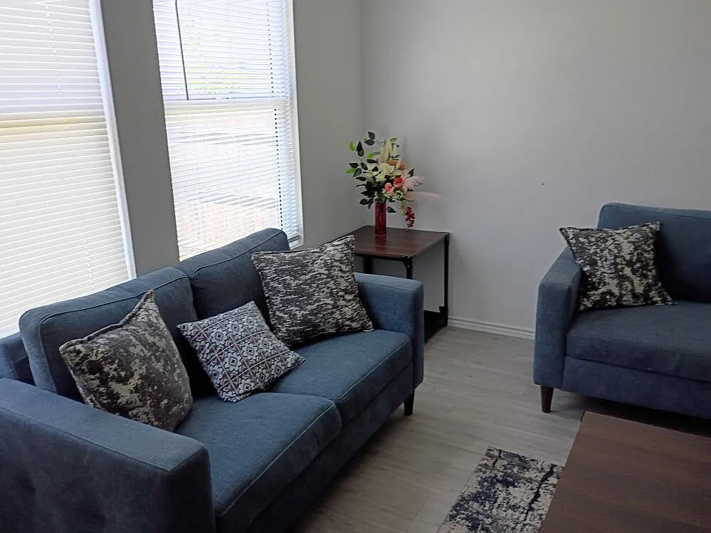4 bed, 2.0 bath, 1625 sqft, $1,755 — Photo 4