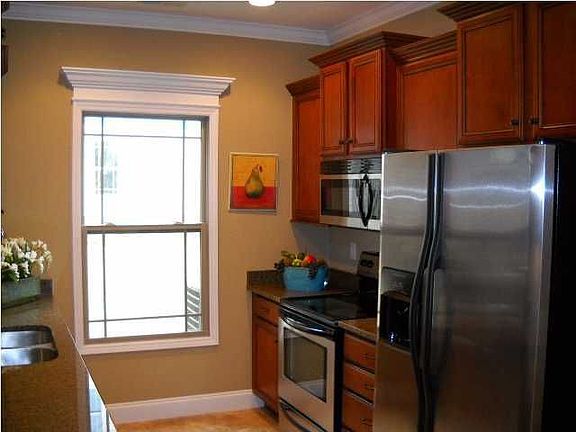 3rd image of 83 Orchard Ln