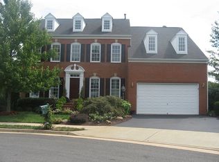 8195 Tillinghast Ln, Gainesville, VA 20155