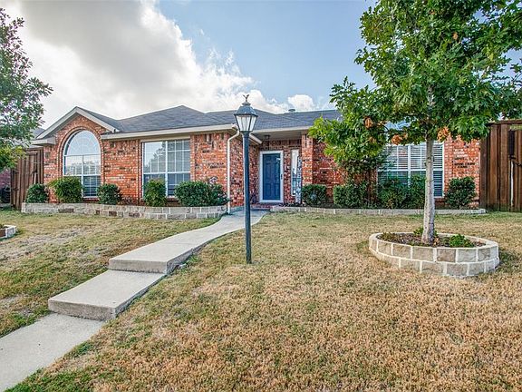 2nd image of 10861 Castle Dr