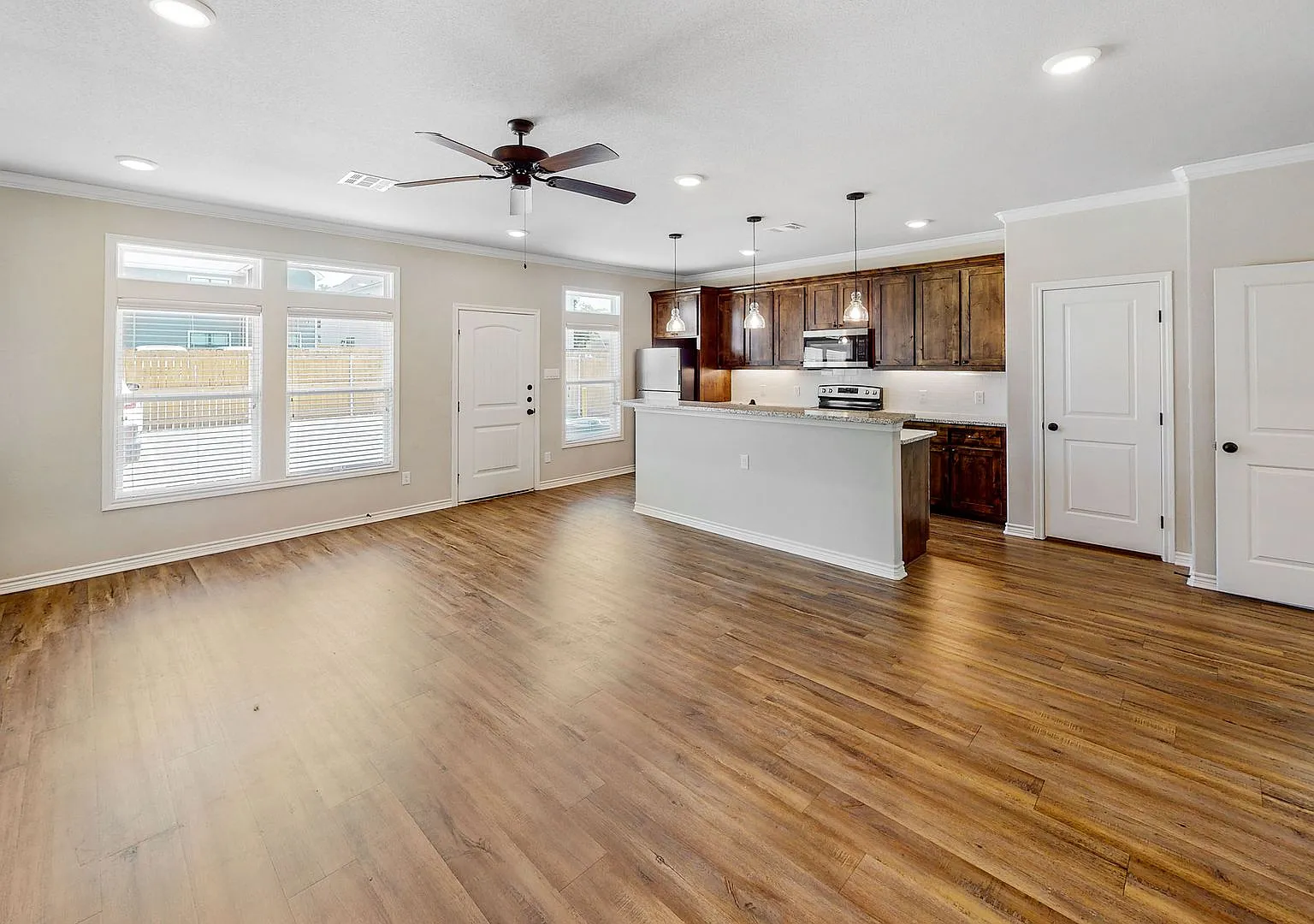 909 Montclair Ave — Photo 1