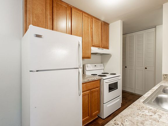 5th image of 3033 James Ave S APT 102