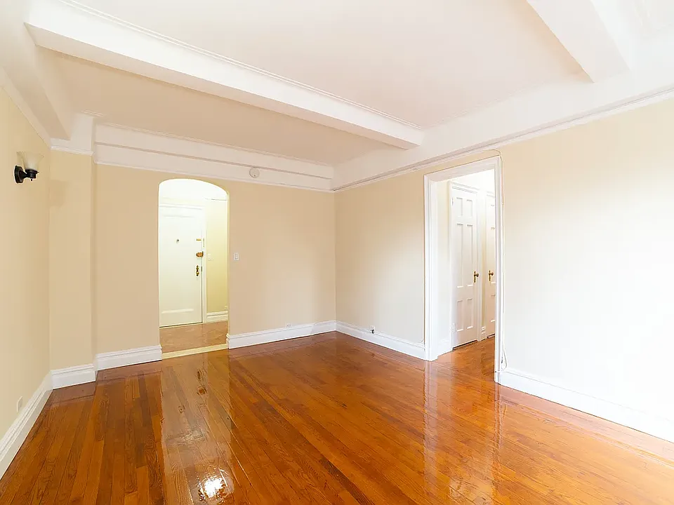 121 E 31st St #2D