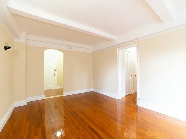 121 East 31st Street image 1 of 9