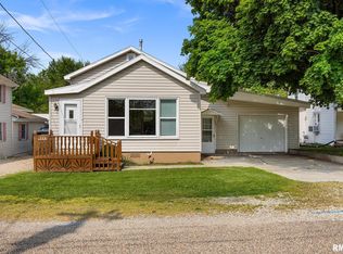 105 S Spruce St, Delavan, IL 61734