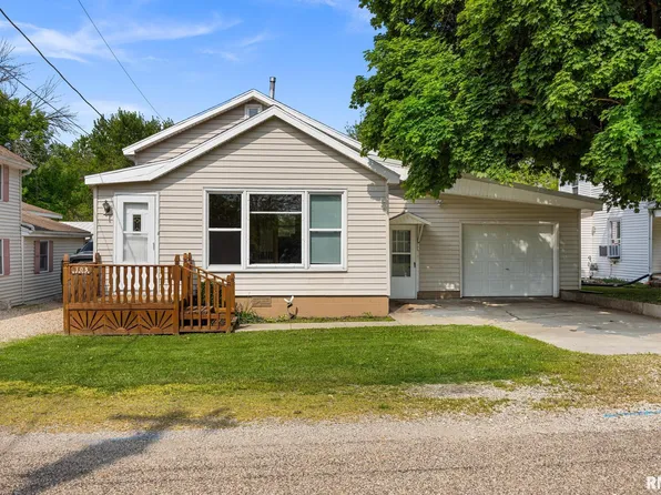 105 S Spruce St, Delavan, IL 61734