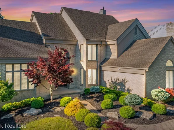 7102 Alta Vista Dr, West Bloomfield, MI 48322