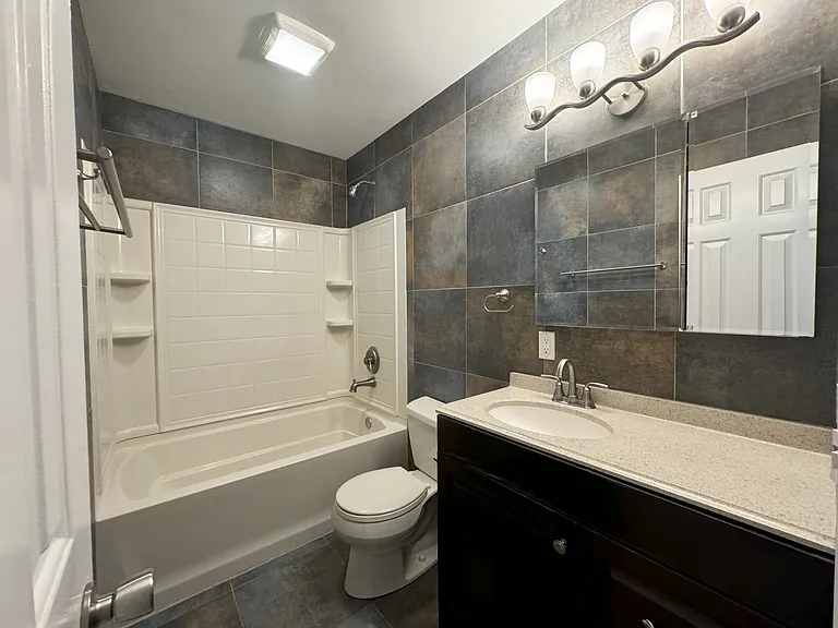 724 Due West Ave N #I — Photo 24