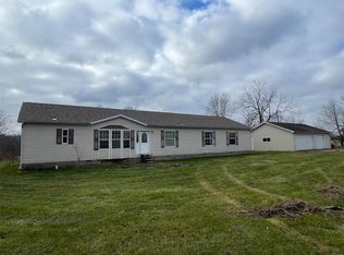 9100 Kinlou Rd, Kinmundy, IL 62854