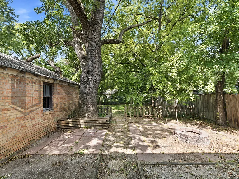 525 S Chautauqua Ave — Photo 8