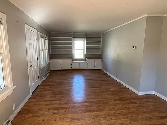 3rd image of 302 Pine St