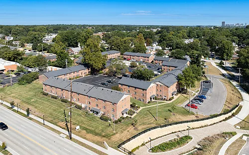 Brentwood Place Photo 1