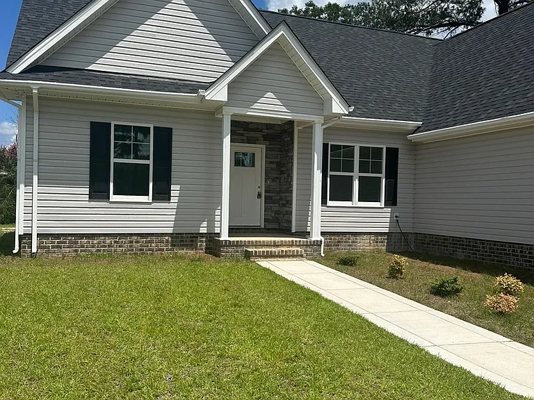 645 Glensford Dr — Photo 2