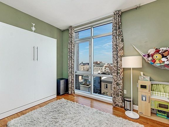 5th image of 1124 31st Ave APT 5E