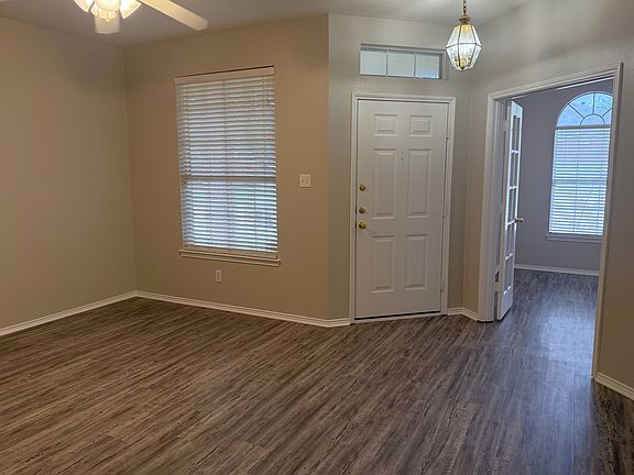 5th image of 7905 Seven Oaks Ln