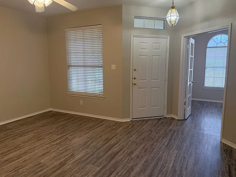 7905 Seven Oaks Ln — Photo 5