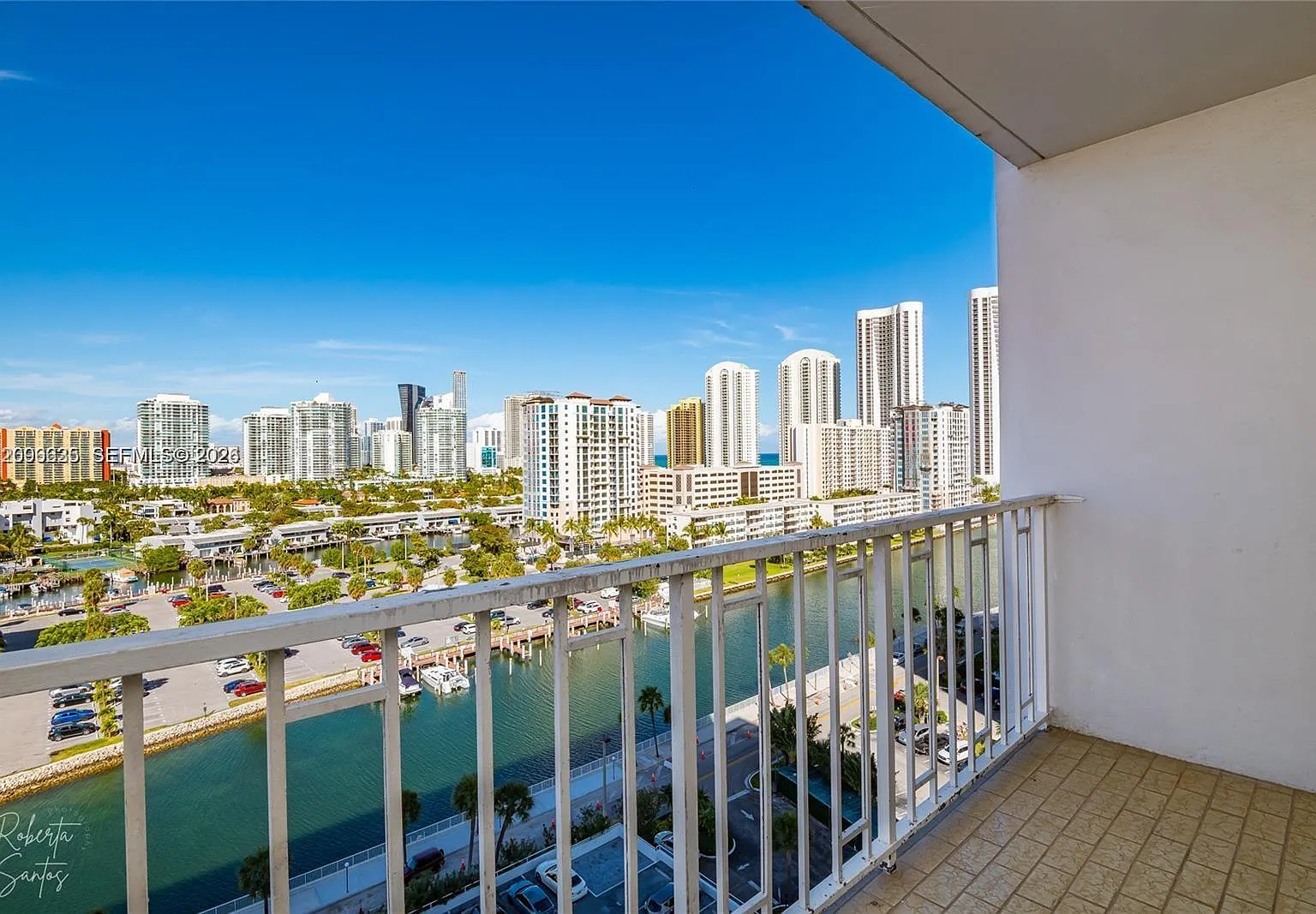 500 Bayview Dr — Photo 4