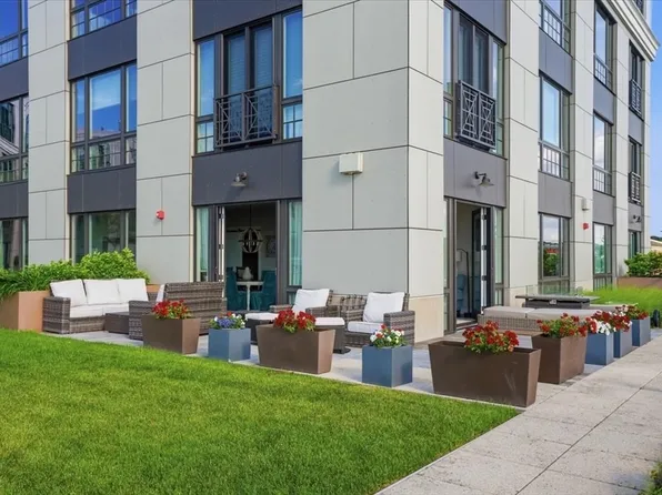10 Shipyard Dr APT 212, Hingham, MA 02043