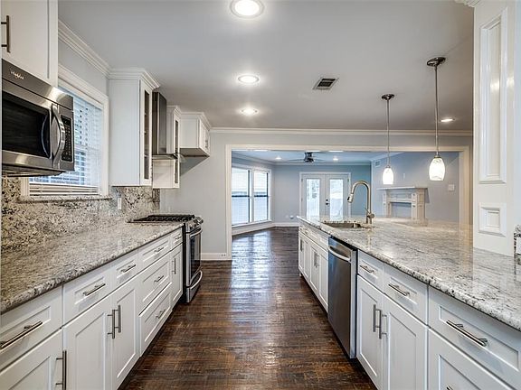 5th image of 9522 Livenshire Dr