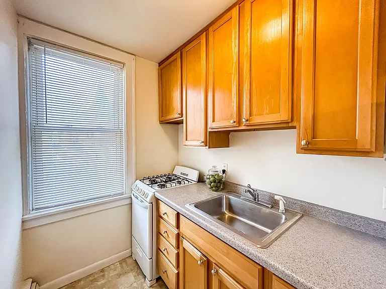 2121 Hennepin Ave S — Photo 25