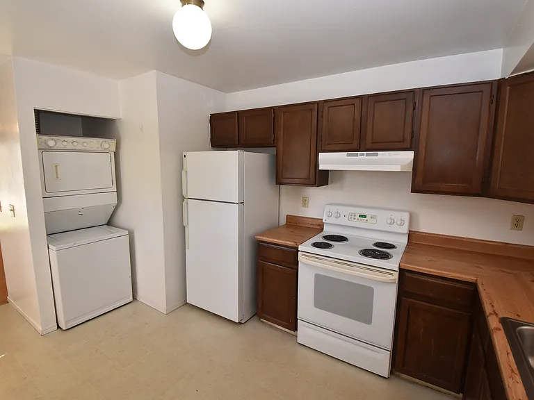 1050 Mazatlan Cir #C — Photo 7