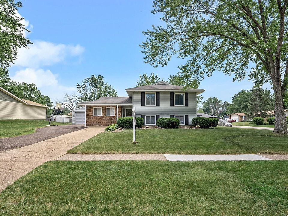 1st image of 864 Whitney Dr