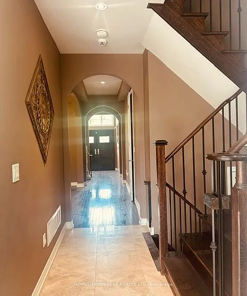 3 Lindyfalls Dr #UPPER LEVEL — Photo 16