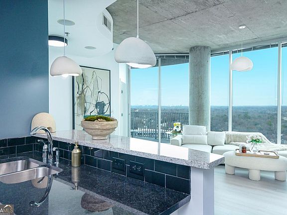 4th image of 361 17th St #2122