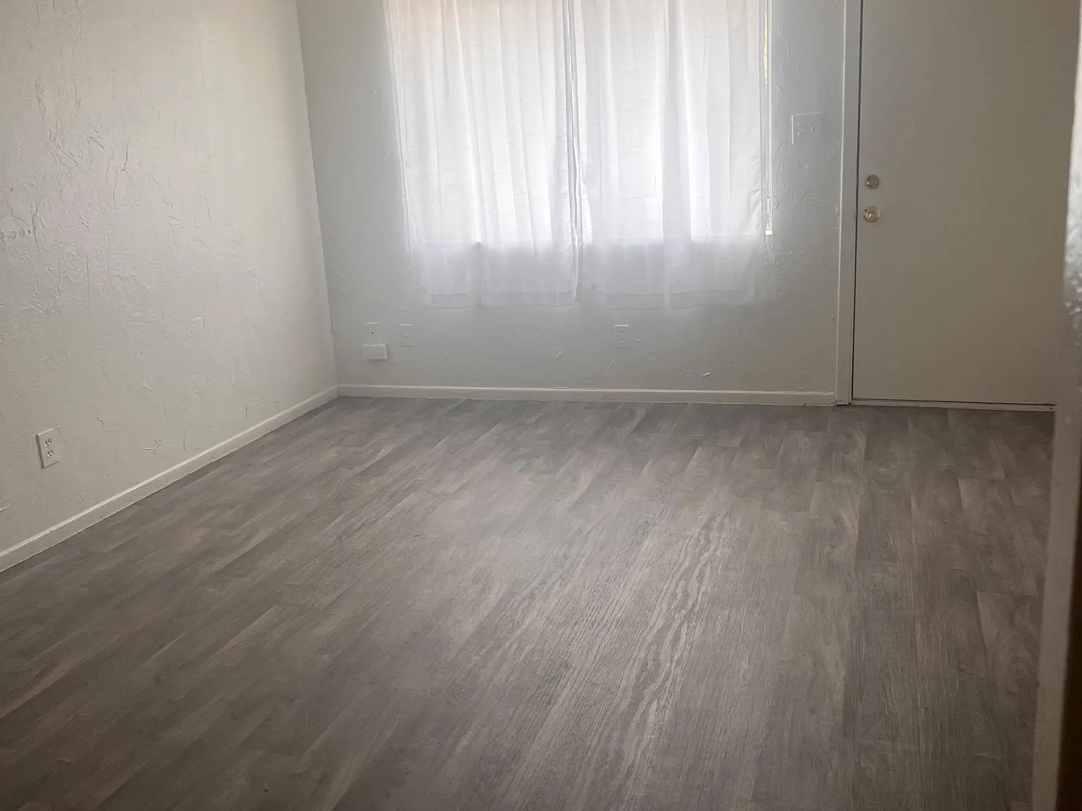 3 bed, 1150 sqft, $1,760 — Photo 4