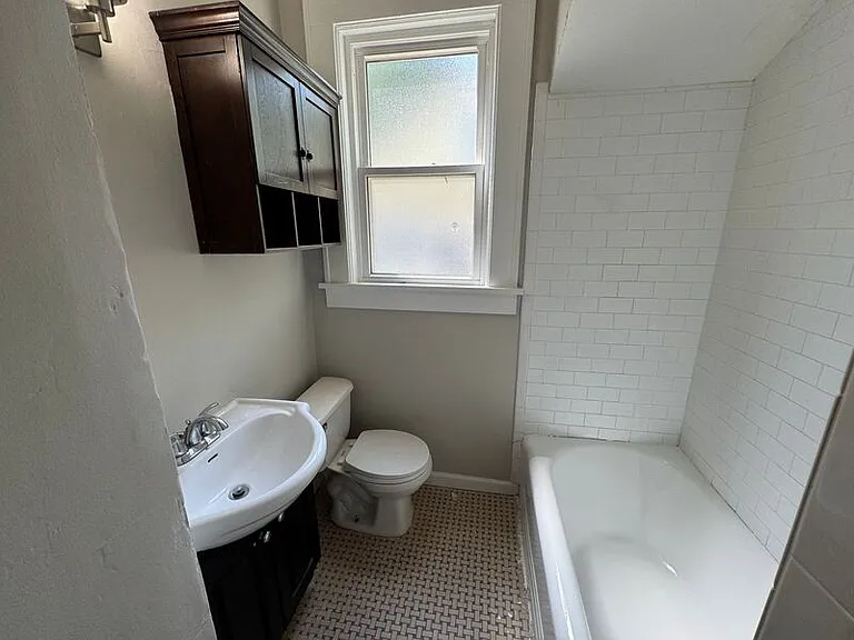 129 S Holmes St — Photo 9