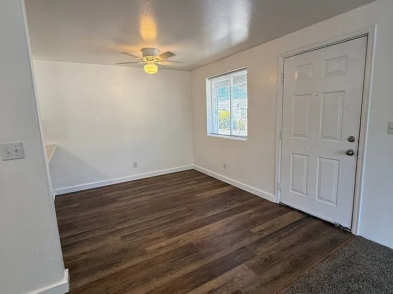 754 N Riverside Ave — Photo 3