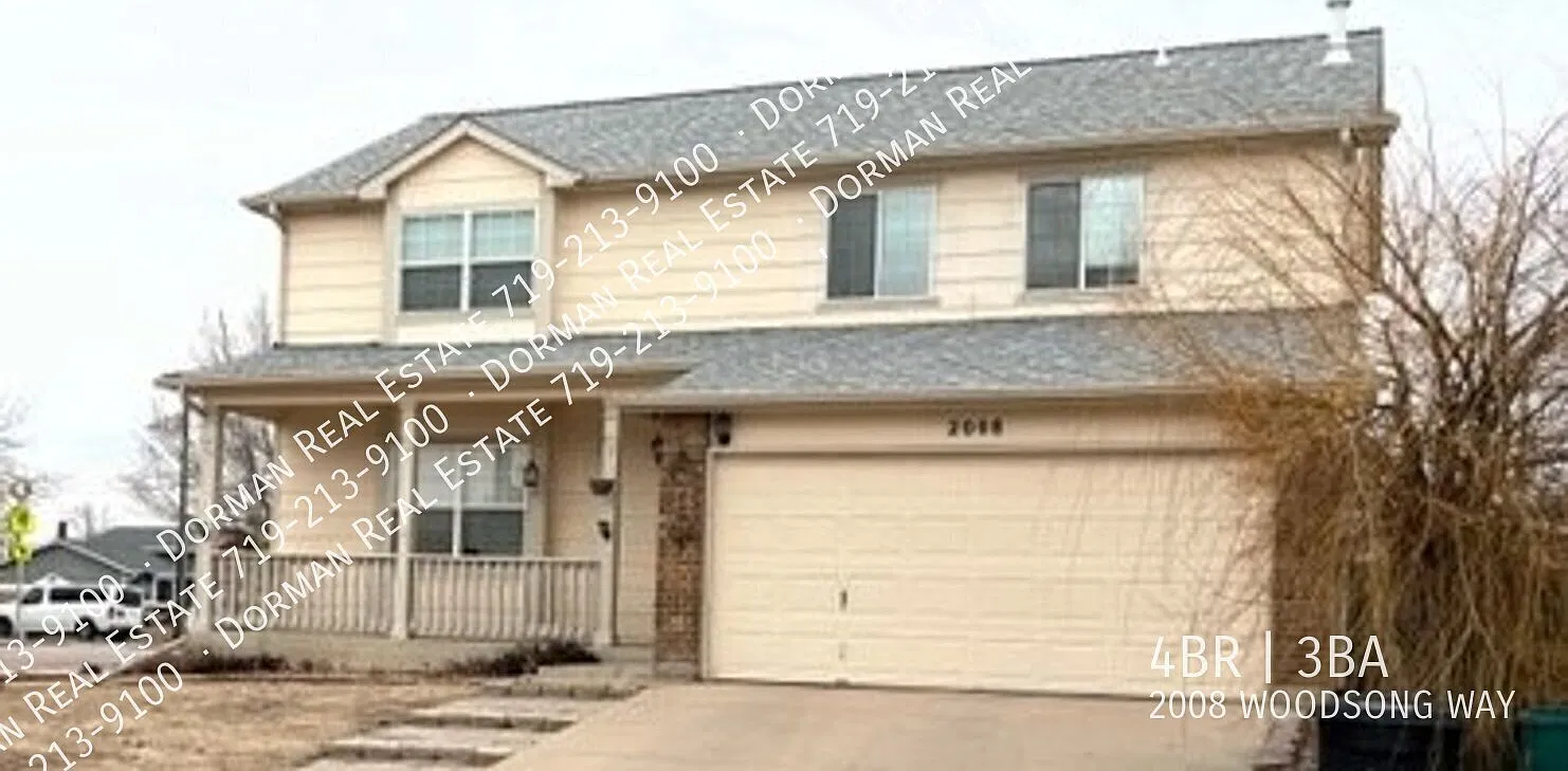 2-Story, 4-Bedroom Home with Air Conditioning! — Photo 1