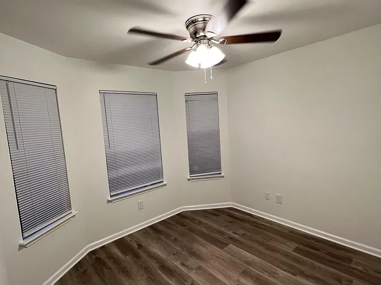 527 Parkdale Dr — Photo 22