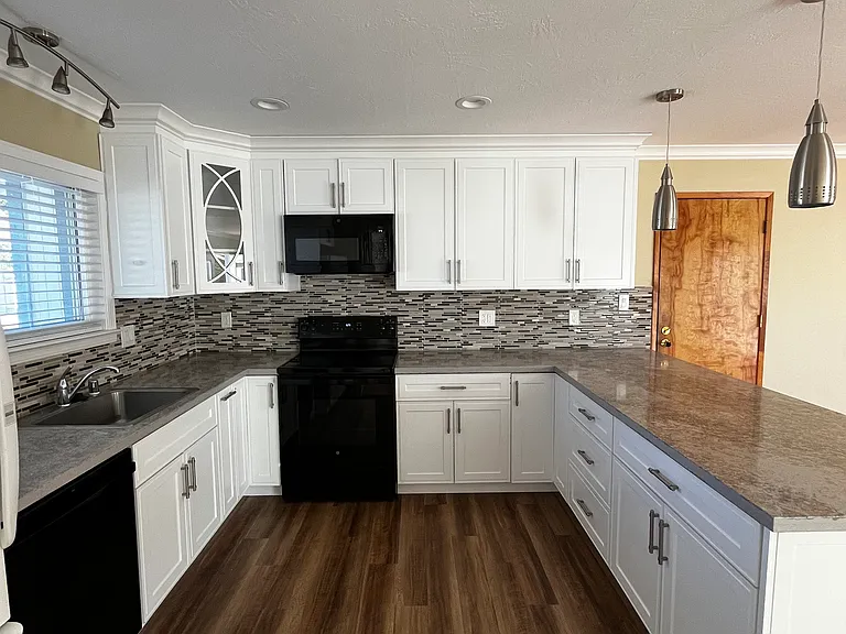 1014 Palisade Ct — Photo 2