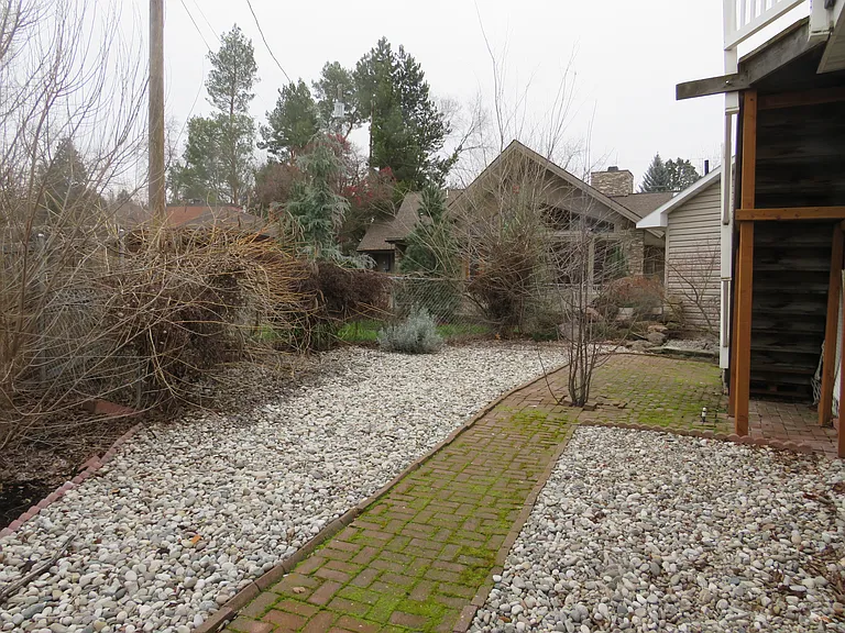 1014 E Franklin St — Photo 8