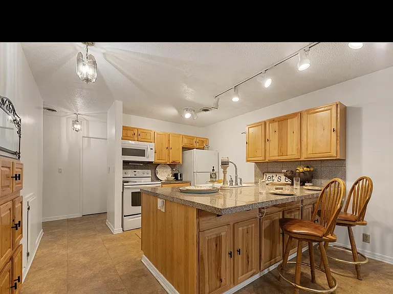 135 Hillview Dr #18 — Photo 6