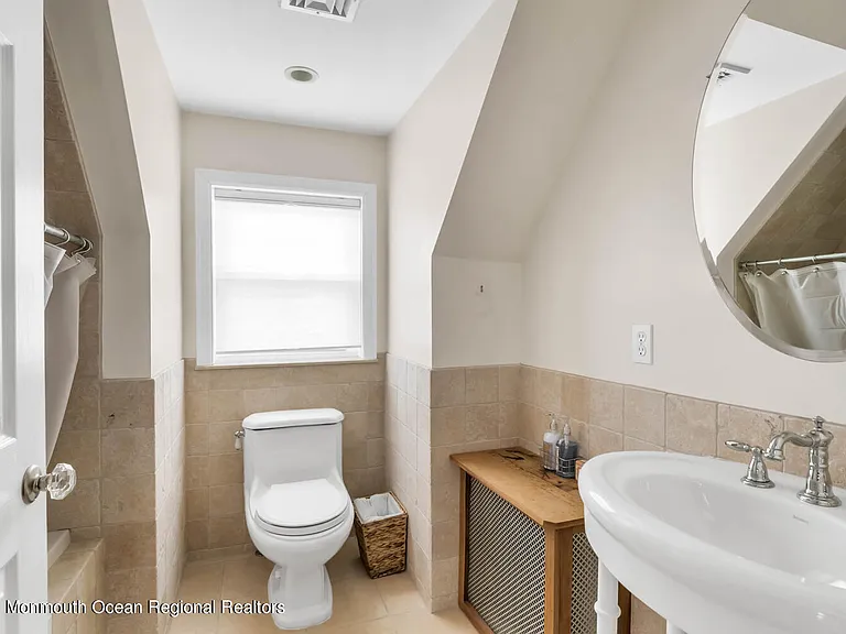 210 8th Ave — Photo 26
