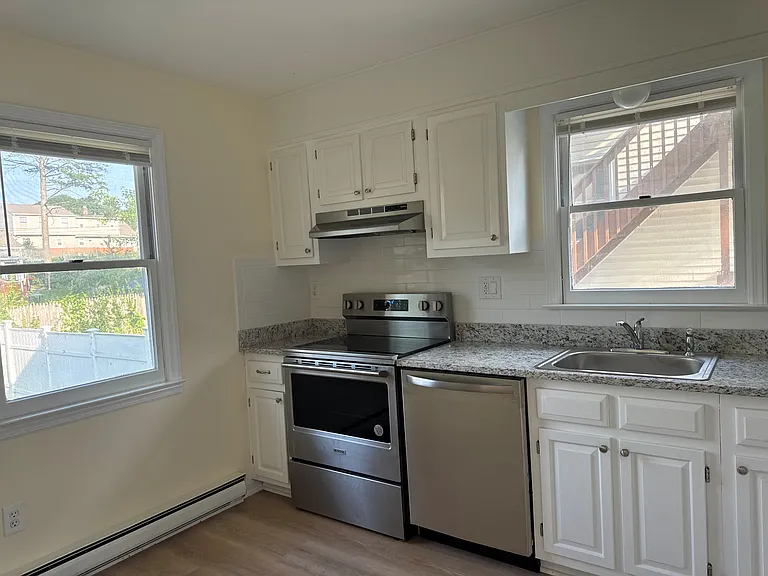 124 Stuart Ave #B — Photo 8