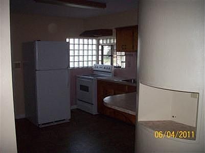 3rd image of 555 Margaret Dr