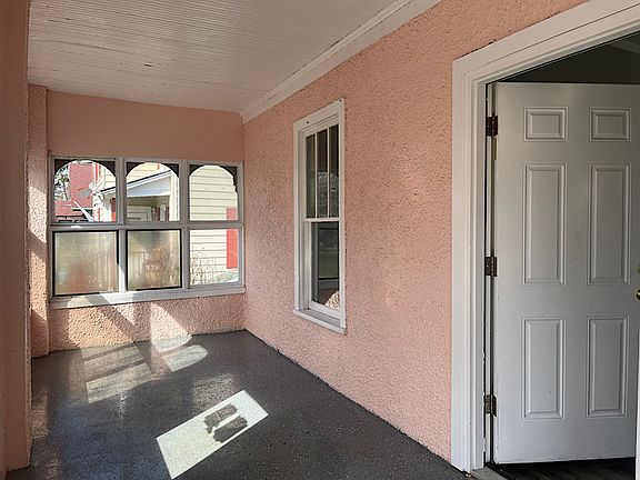 2nd image of 519 N View St