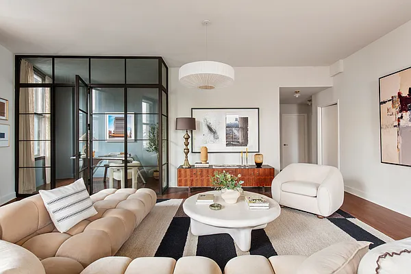 Living room, photo 2