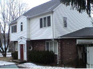 10 Robert St, Woodbridge, CT 06525