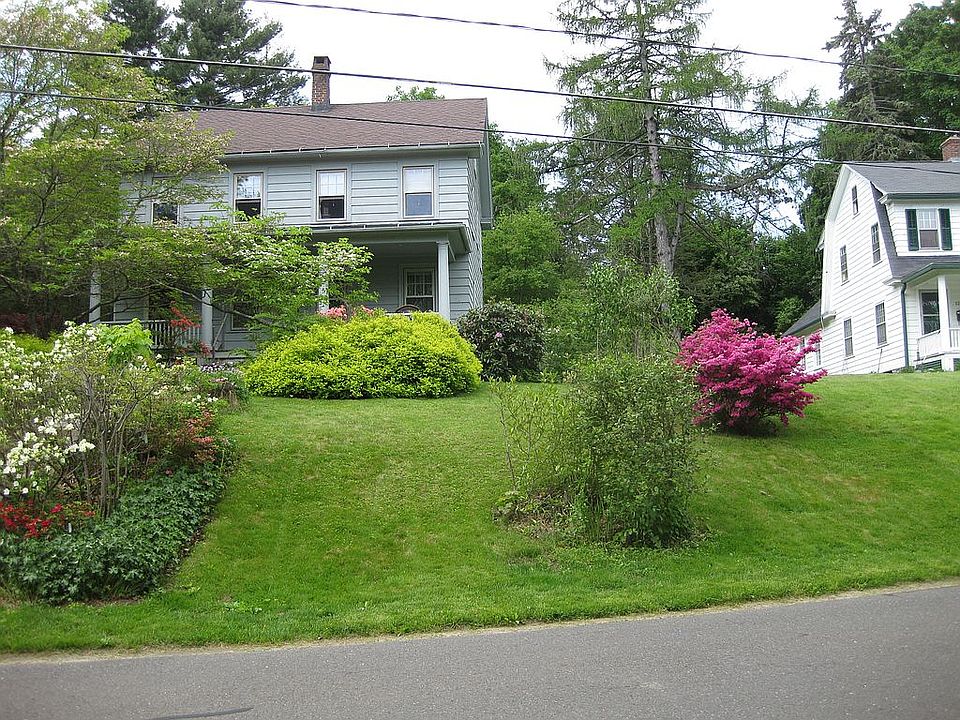 2nd image of 136 Scott Ave