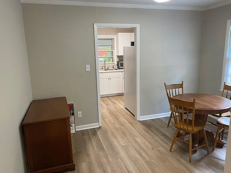 1365 E Broad St — Photo 7