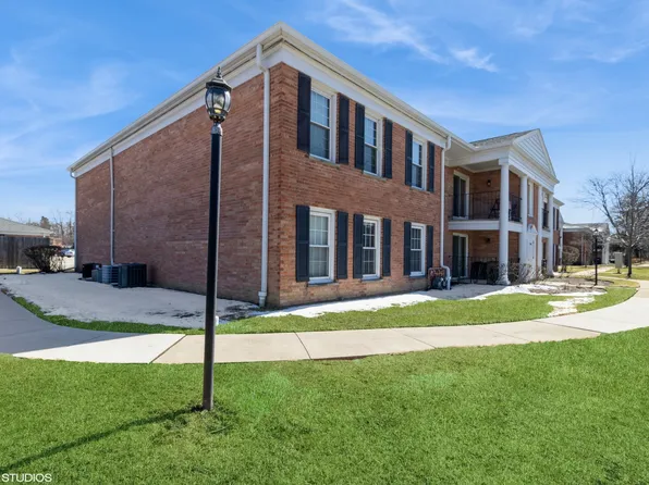 540 Shorely Dr APT 204, Barrington, IL 60010