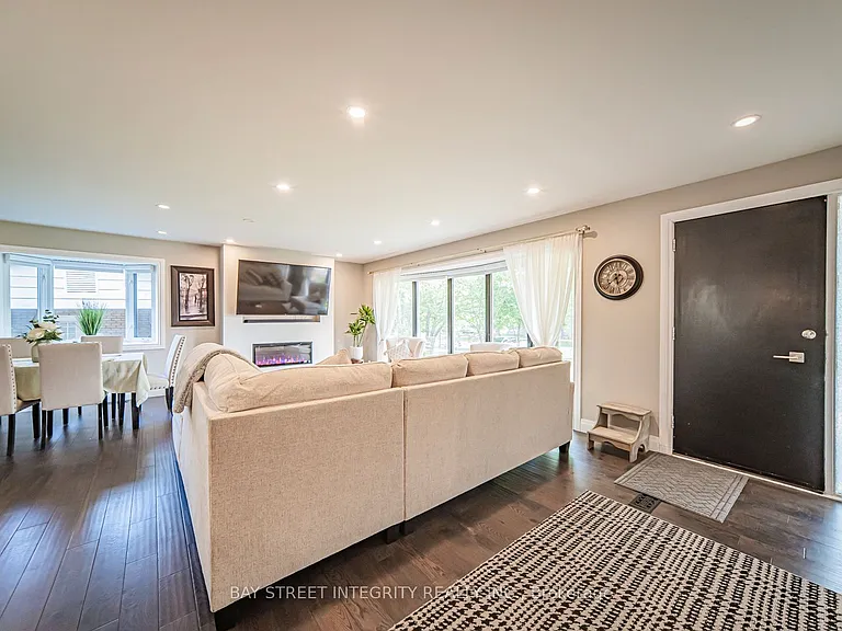 1277 Gainsborough Dr — Photo 10