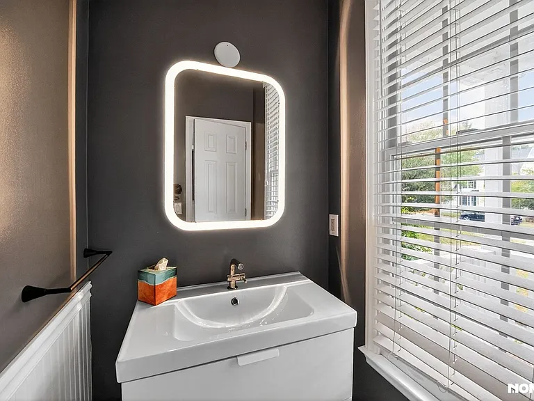 8006 Crenshaw Ln — Photo 23
