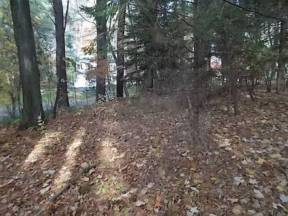 5th image of 404 Lincoln Dr
